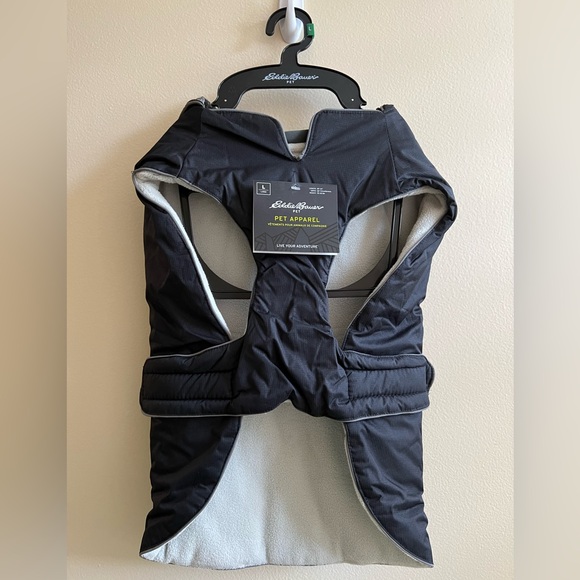 Eddie Bauer Jacket. Tailored techniques; knit fabric insert with cording & flap - Picture 2 of 7